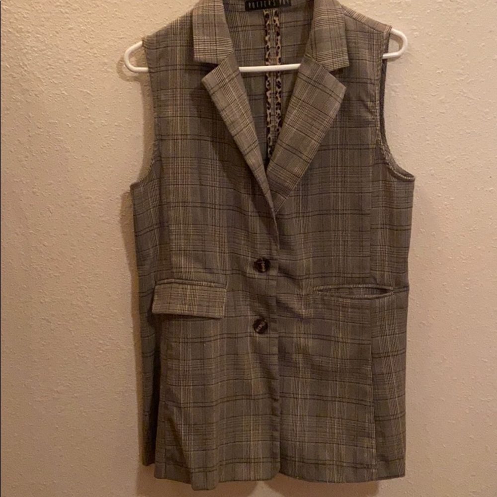 Plaid vest NEVER WORN